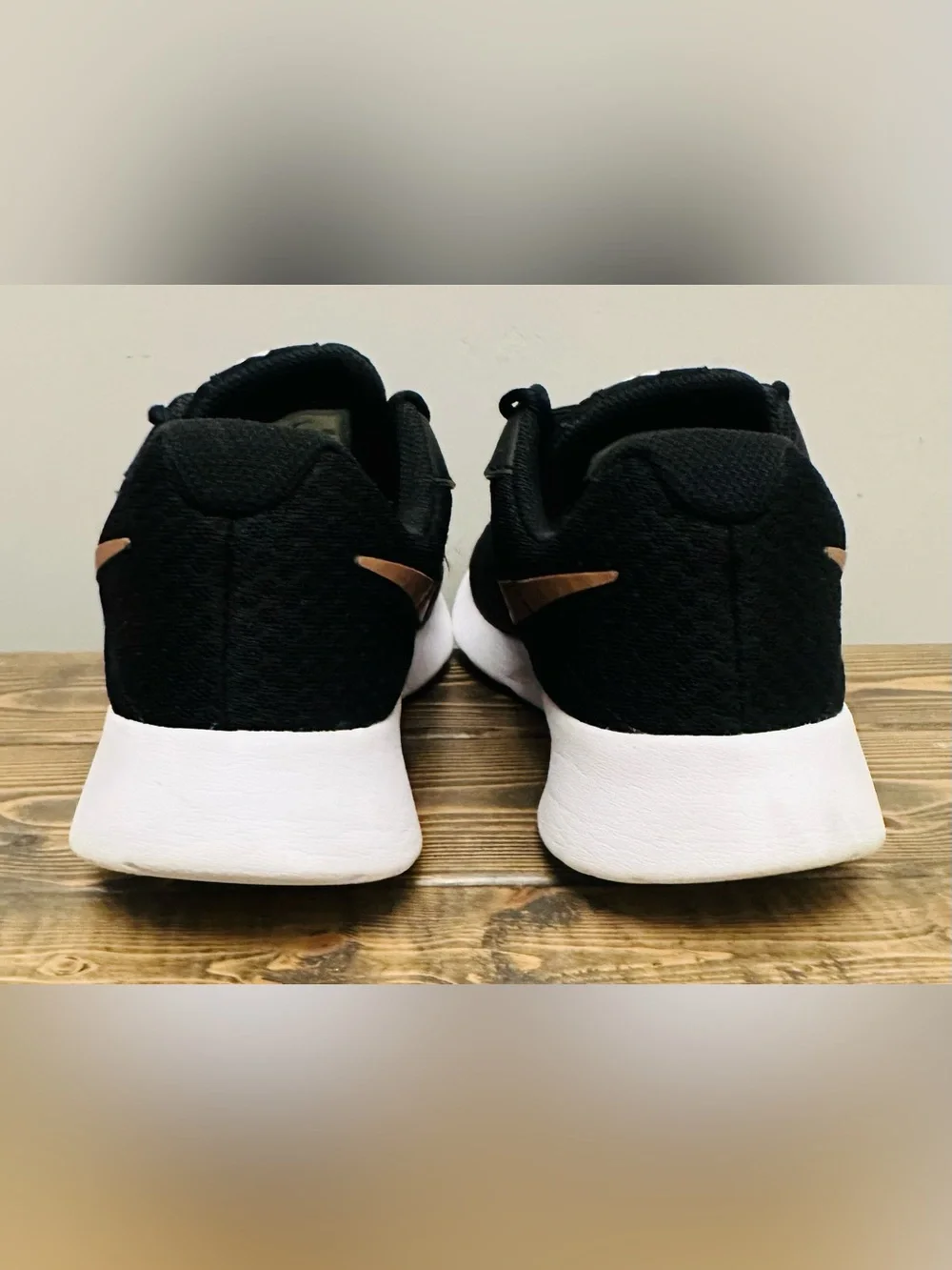 Nike Womens Tanjun Running ShoesDJ6257-001 Black/Rose Gold Women’s Size 7